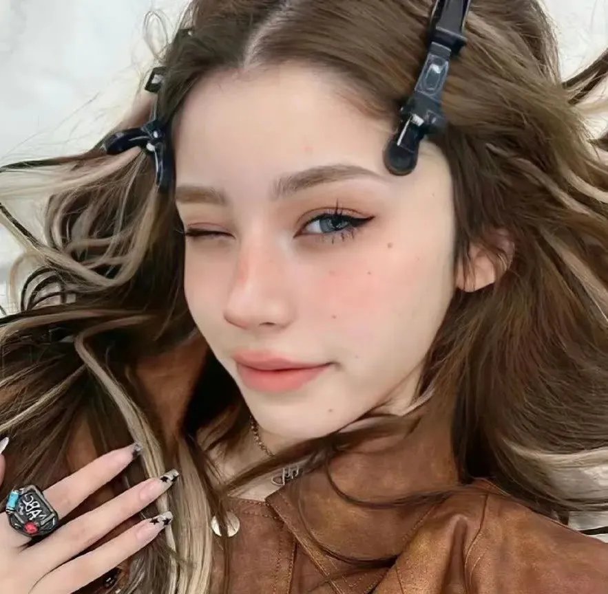 蜜桃女孩